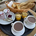 La De La Foux 3*