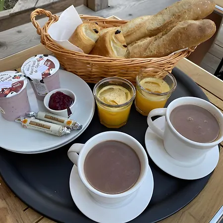 La De La Foux 3*